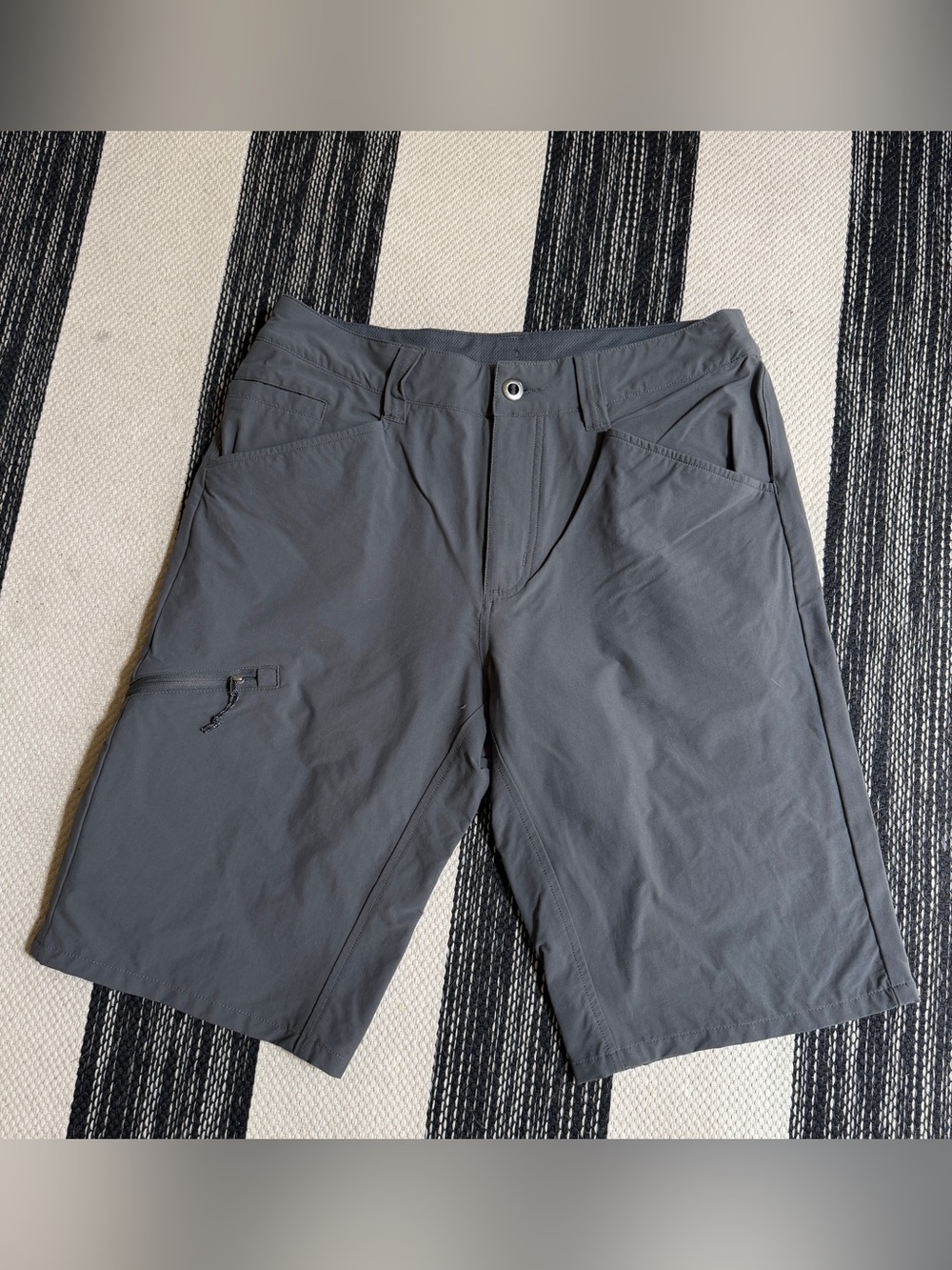 Patagonia Men's Charcoal Gray‎ Outdoor Hybrid Shorts Size 31